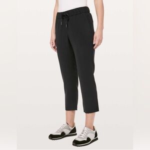 Lululemon On The Fly Crop *Woven 23" Size 4 
Black